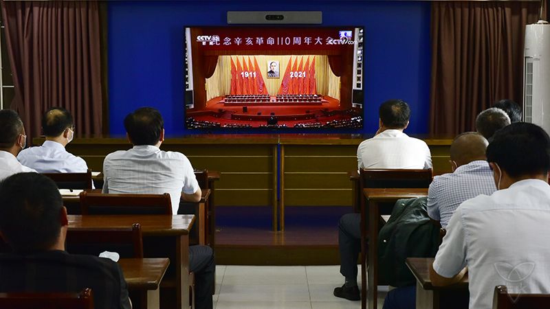 农场公司组织集中收听收看纪念辛亥革命110周年大会
