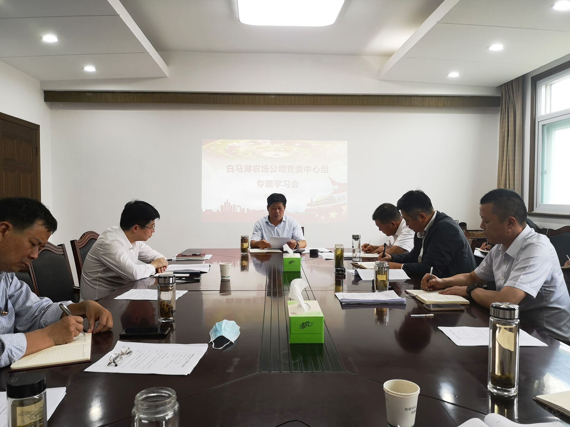 农场公司党委中心组举行法治专题学习会