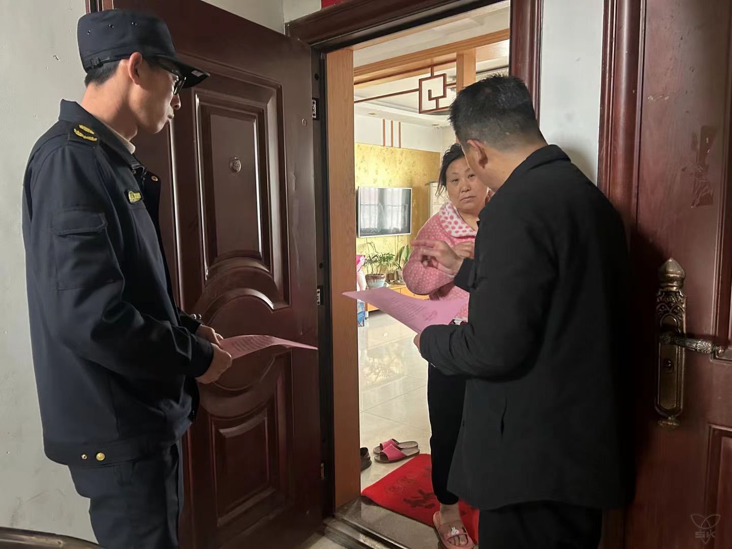 裕源居委会联合开展环境卫生综合整治宣传活动